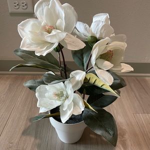 Fake tabletop flower